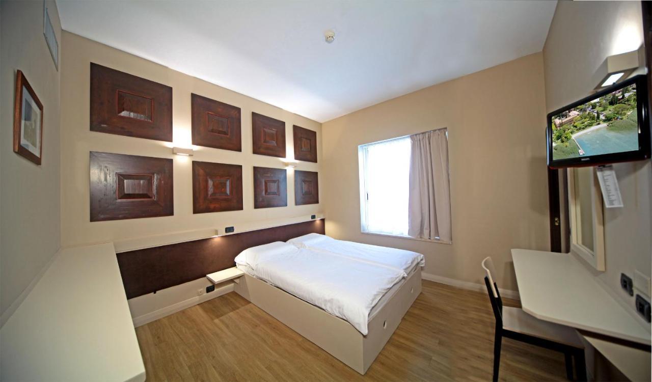Hotel La Pauel Sirmione Exterior photo